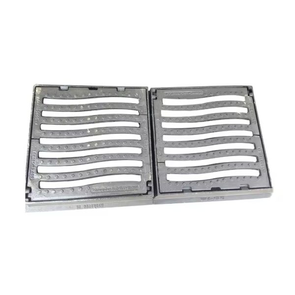 Ductile iron gully grating marked EN124 C250, 300x500 mm